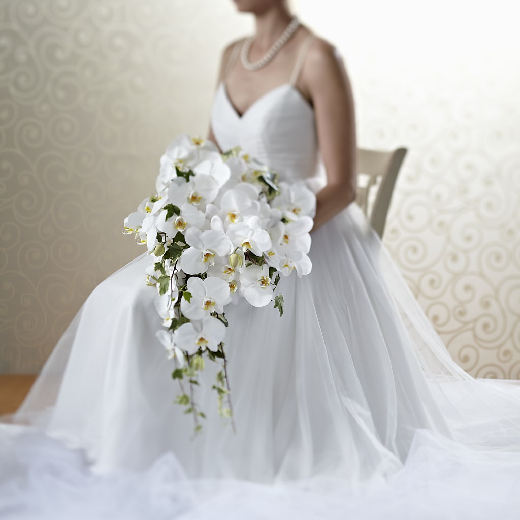 Classic White Bouquet – Yellow Flower Dream, Surprise AZ